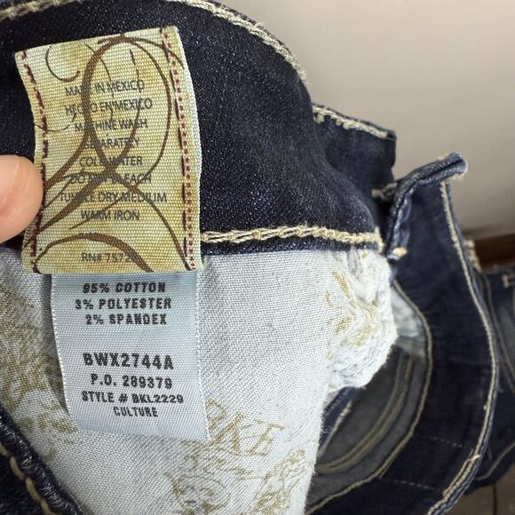 BKE Culture Mid Rise Stretch Distressed Denim Shorts VTG Y2K Women’s Size 32 - Picture 9 of 9